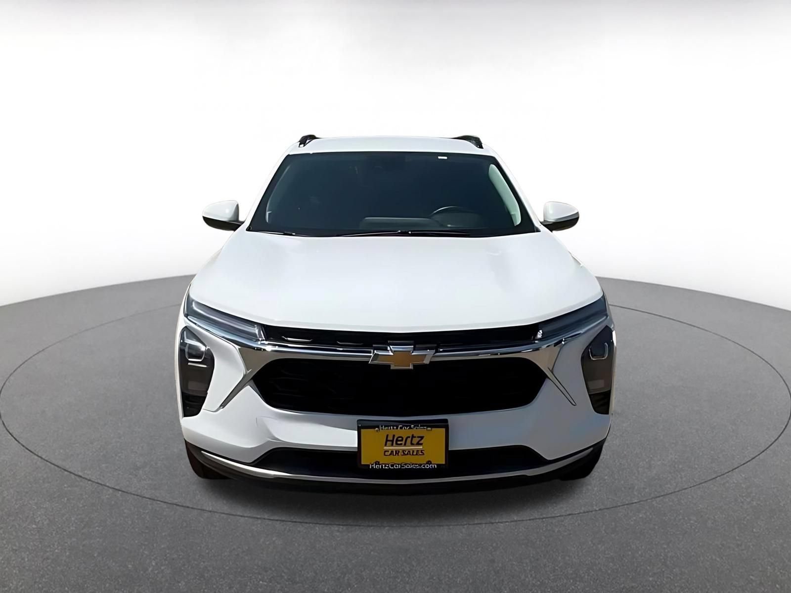 Used 2025 Chevrolet Trax LT w/ LT Convenience Package FWD image 4