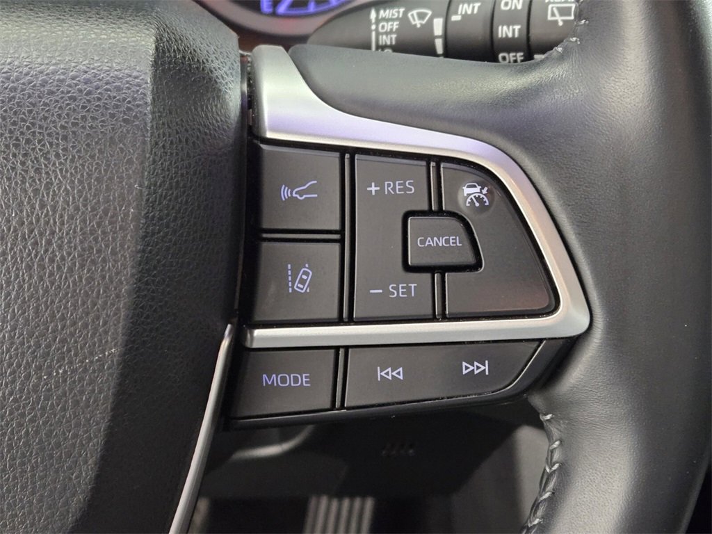 Used 2022 Toyota Highlander LE image 28