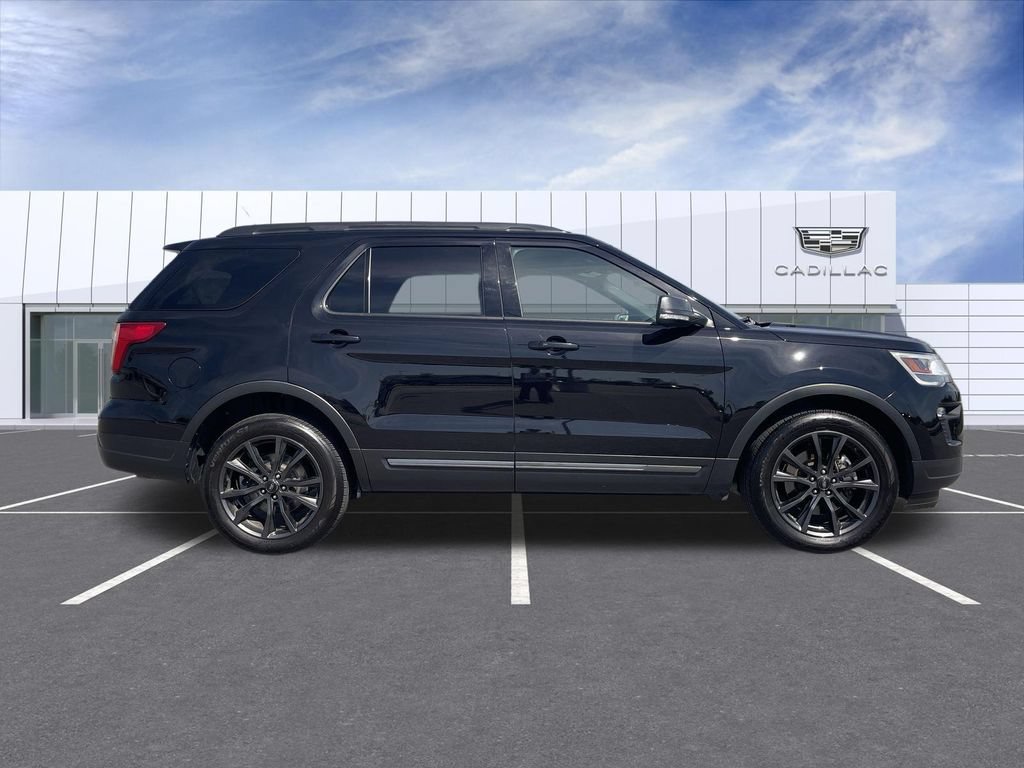 Used 2019 Ford Explorer XLT w/ Equipment Group 202A AWD/4WD image 9
