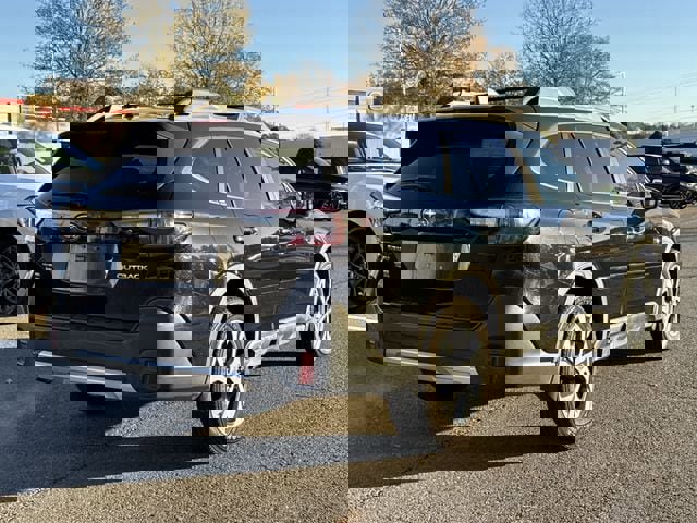 Used 2020 Subaru Outback Limited w/ Popular Package #2 image 3