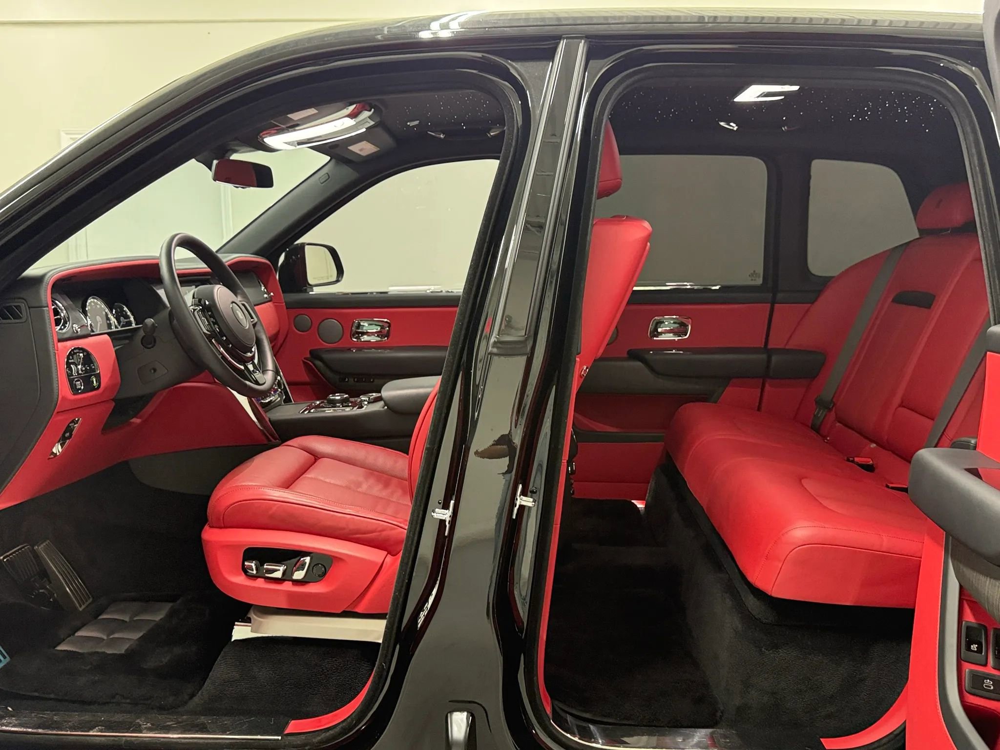 Used 2024 Rolls-Royce Cullinan image 38