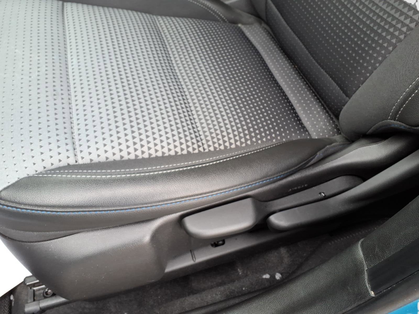 Certified 2025 Chevrolet Trax LT w/ LT Convenience Package image 18