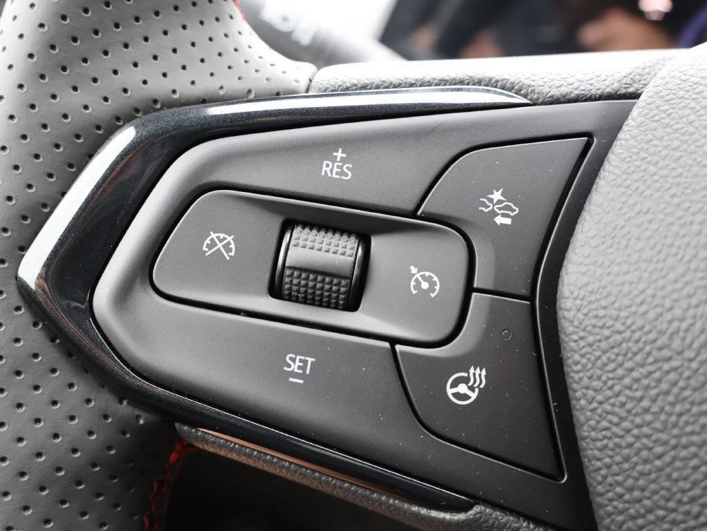 New 2026 Chevrolet Trax RS w/ Sunroof Package FWD image 16