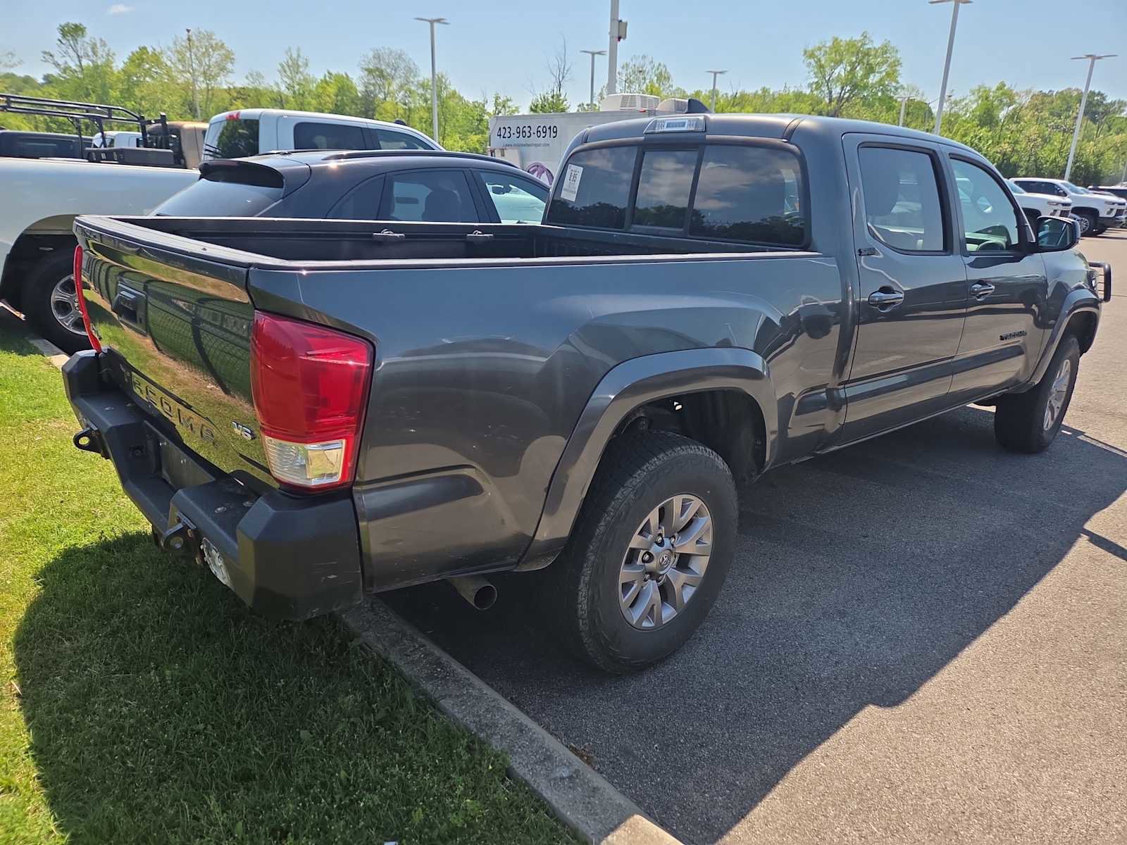 Used 2016 Toyota Tacoma SR5 w/ SR5 Appearance Package (SN) AWD/4WD image 4