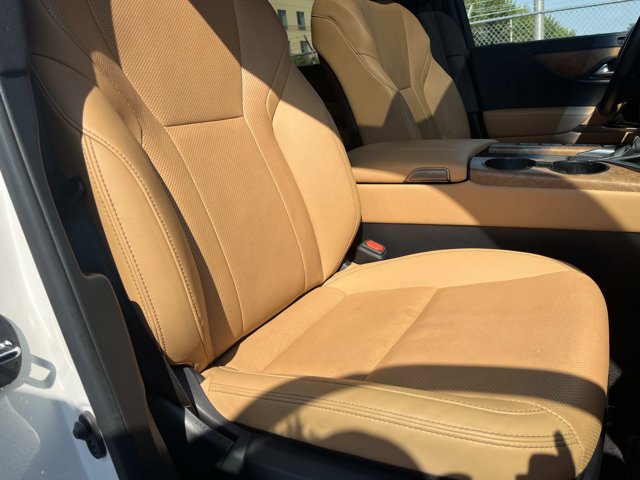 Used 2025 Lexus LX 600 4WD w/ Accessory Package (2T) image 27