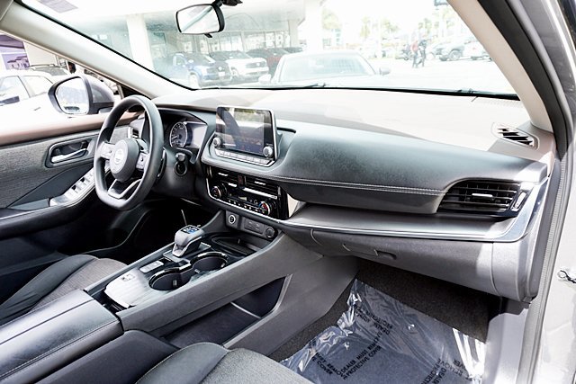 Used 2021 Nissan Rogue SV FWD image 17