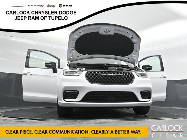 New 2026 Chrysler Pacifica Limited w/ Uconnect Theater Family Group FWD image 77