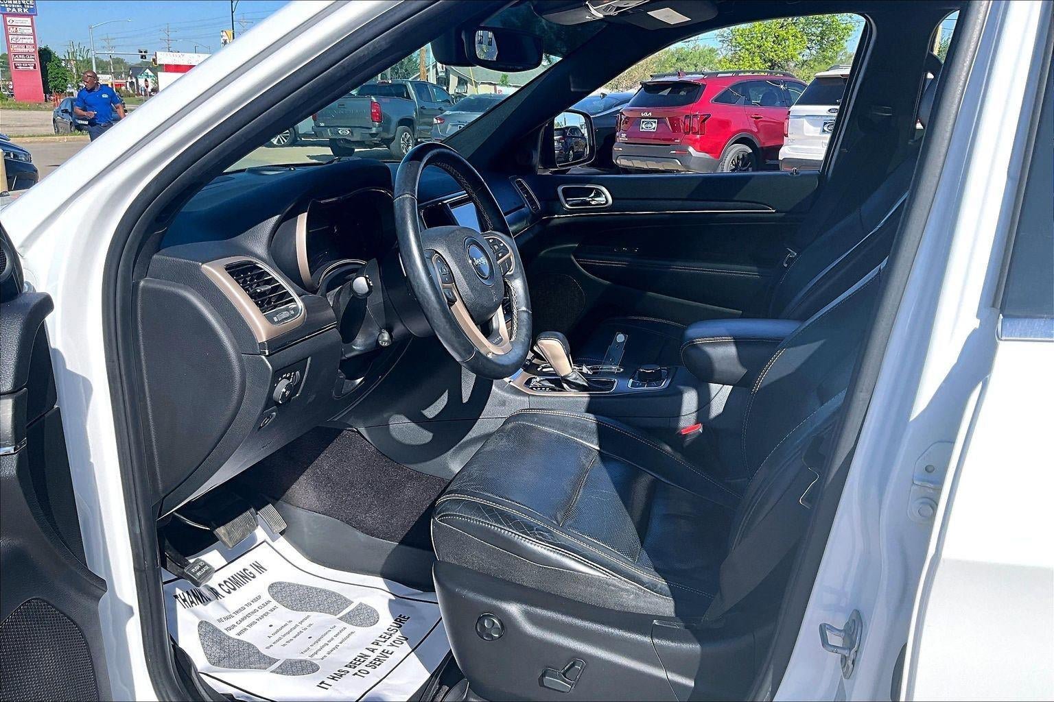 Used 2017 Jeep Grand Cherokee Limited w/ Luxury Group II AWD/4WD image 17