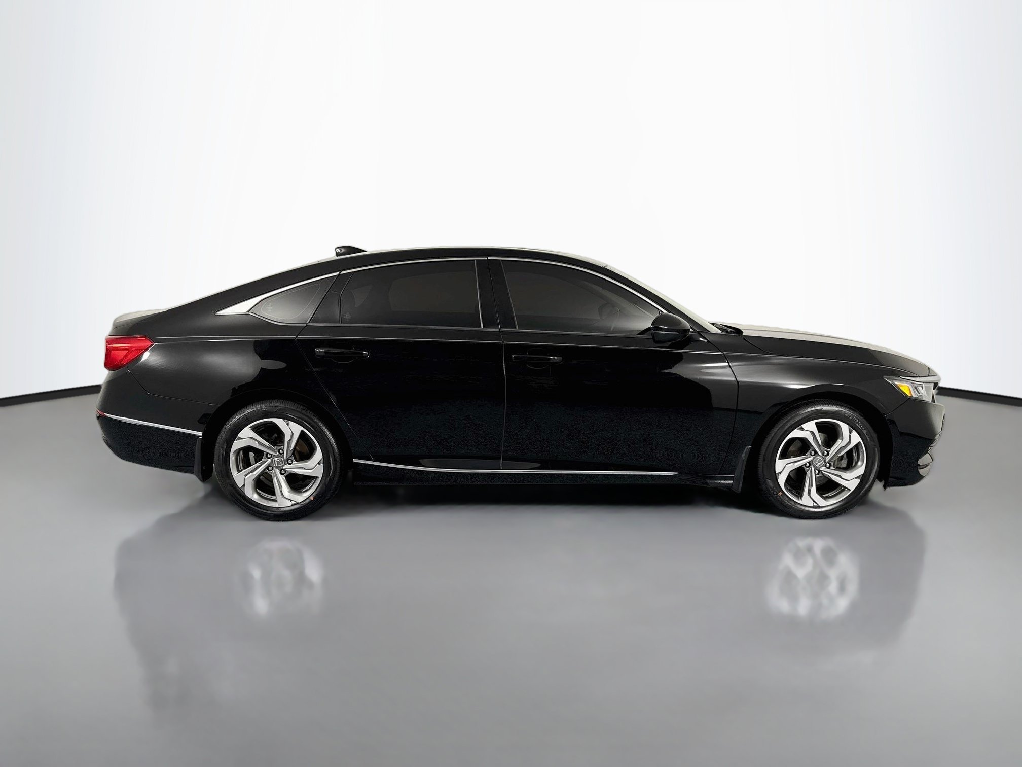 Certified 2018 Honda Accord EX-L image 4