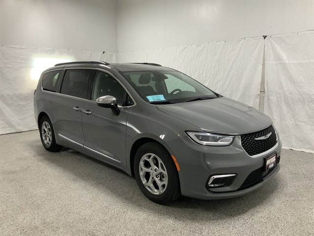 Used 2023 Chrysler Pacifica Limited image 5