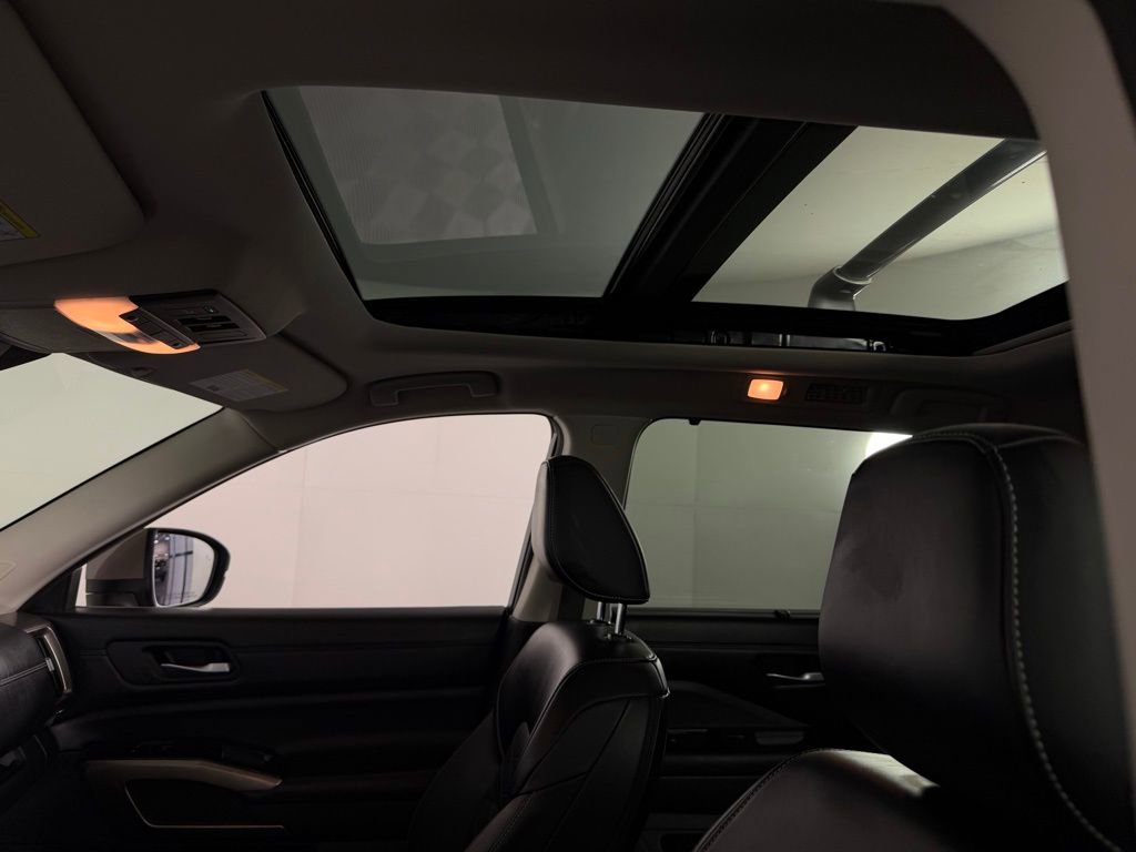 Used 2024 Nissan Pathfinder Platinum image 24