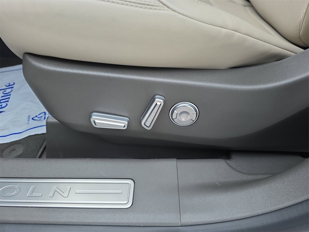 Used 2025 Lincoln Nautilus Premier w/ Equipment Group 102A image 15