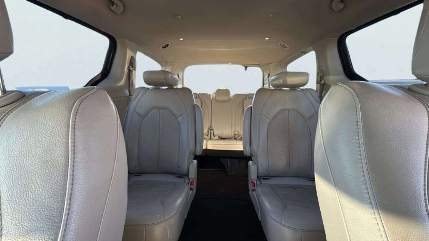 Used 2021 Chrysler Pacifica Touring-L image 17