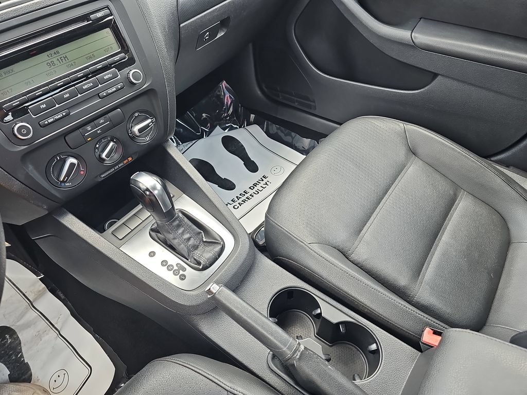 Used 2011 Volkswagen Jetta SE FWD image 22