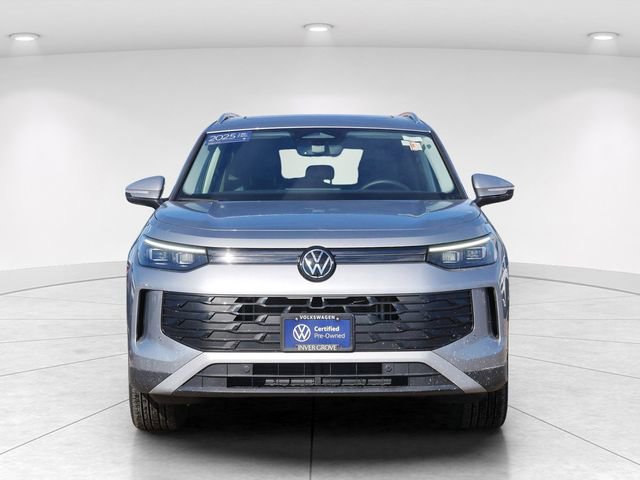 Used 2025 Volkswagen Tiguan SE image 2