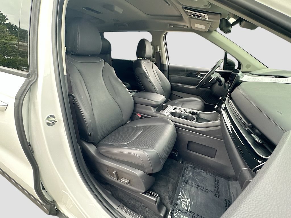 Certified 2025 Kia Carnival SX Prestige FWD image 31