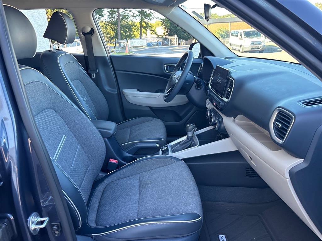 Used 2022 Hyundai Venue Limited FWD image 12
