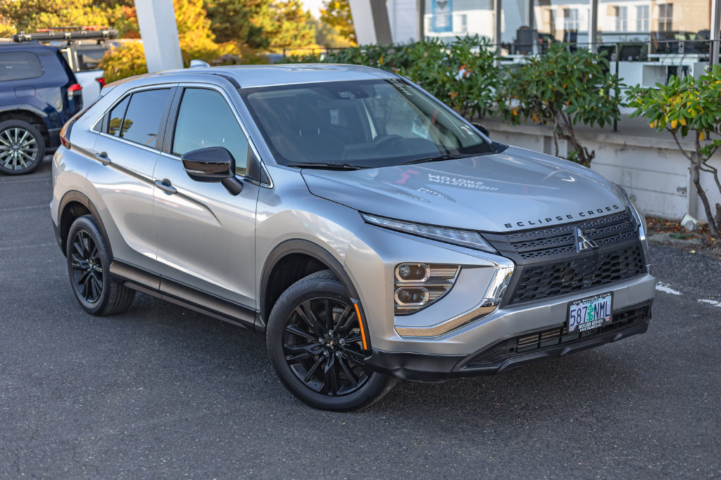 Used 2023 Mitsubishi Eclipse Cross LE AWD/4WD image 2