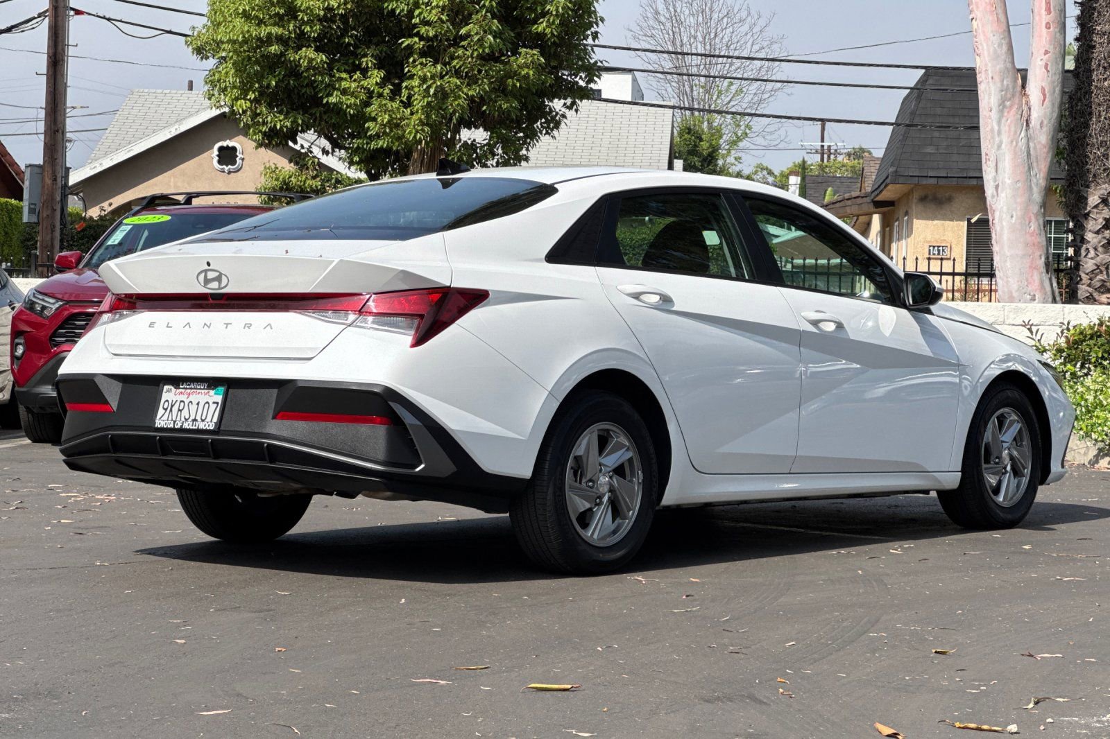 Used 2024 Hyundai Elantra SE FWD image 4