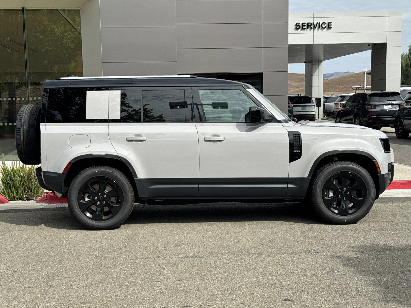 New 2026 Land Rover Defender 110 S AWD/4WD image 7