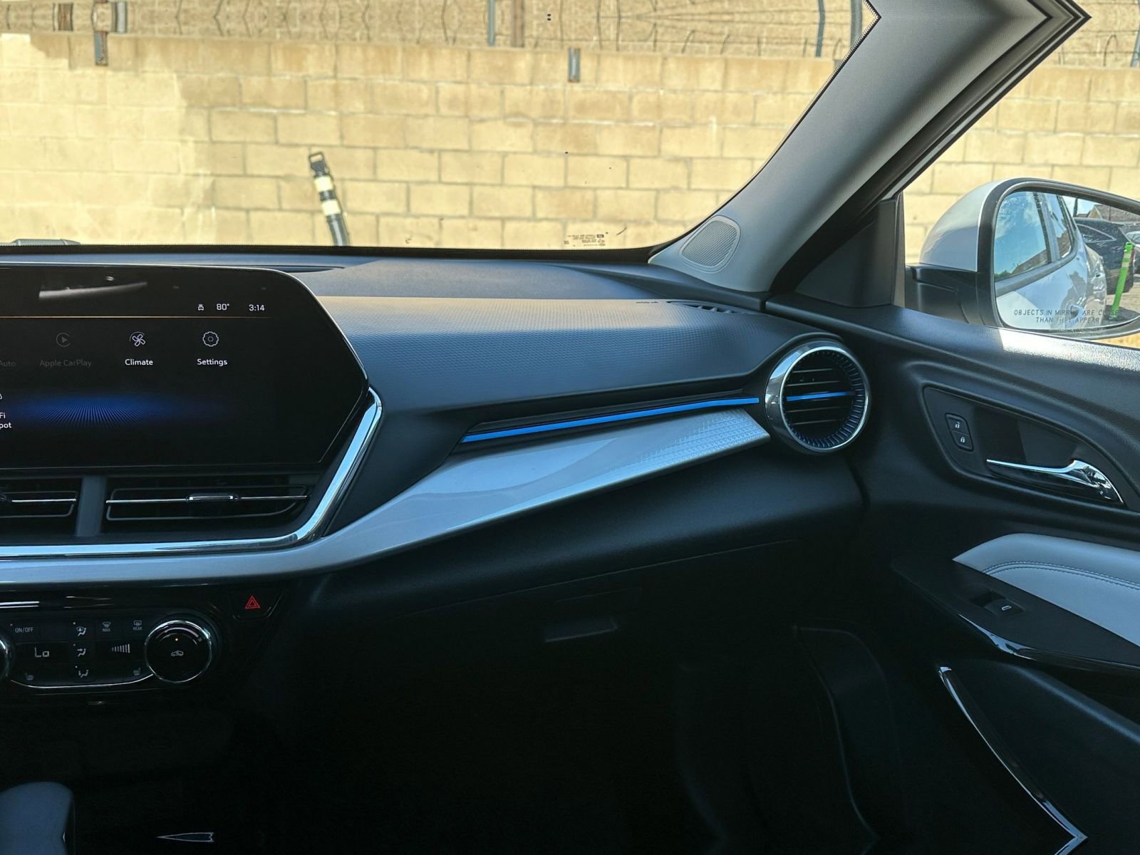 Used 2025 Chevrolet Trax LT w/ LT Convenience Package image 34