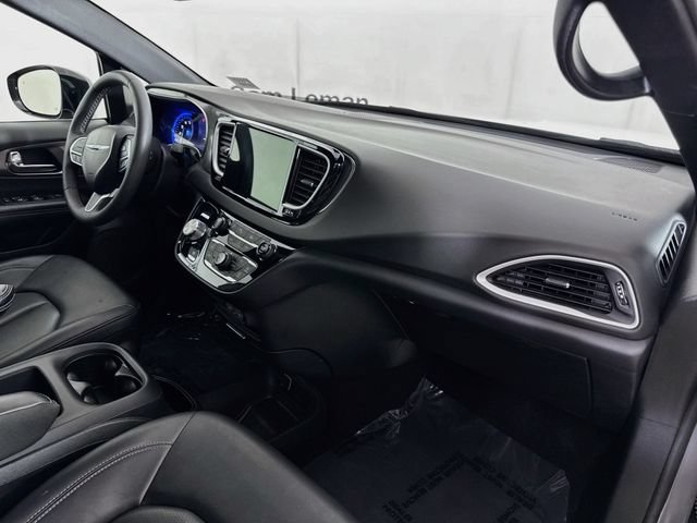 Used 2025 Chrysler Pacifica Select FWD image 29
