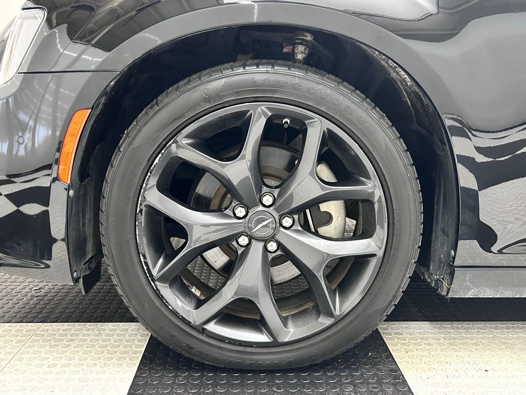 Used 2023 Chrysler 300 S w/ Comfort Group RWD image 7