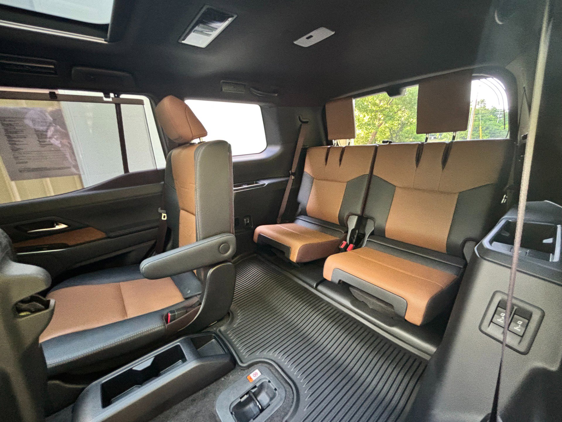 Used 2025 Lexus GX 550 w/ Accessory Package (2T) AWD/4WD image 38