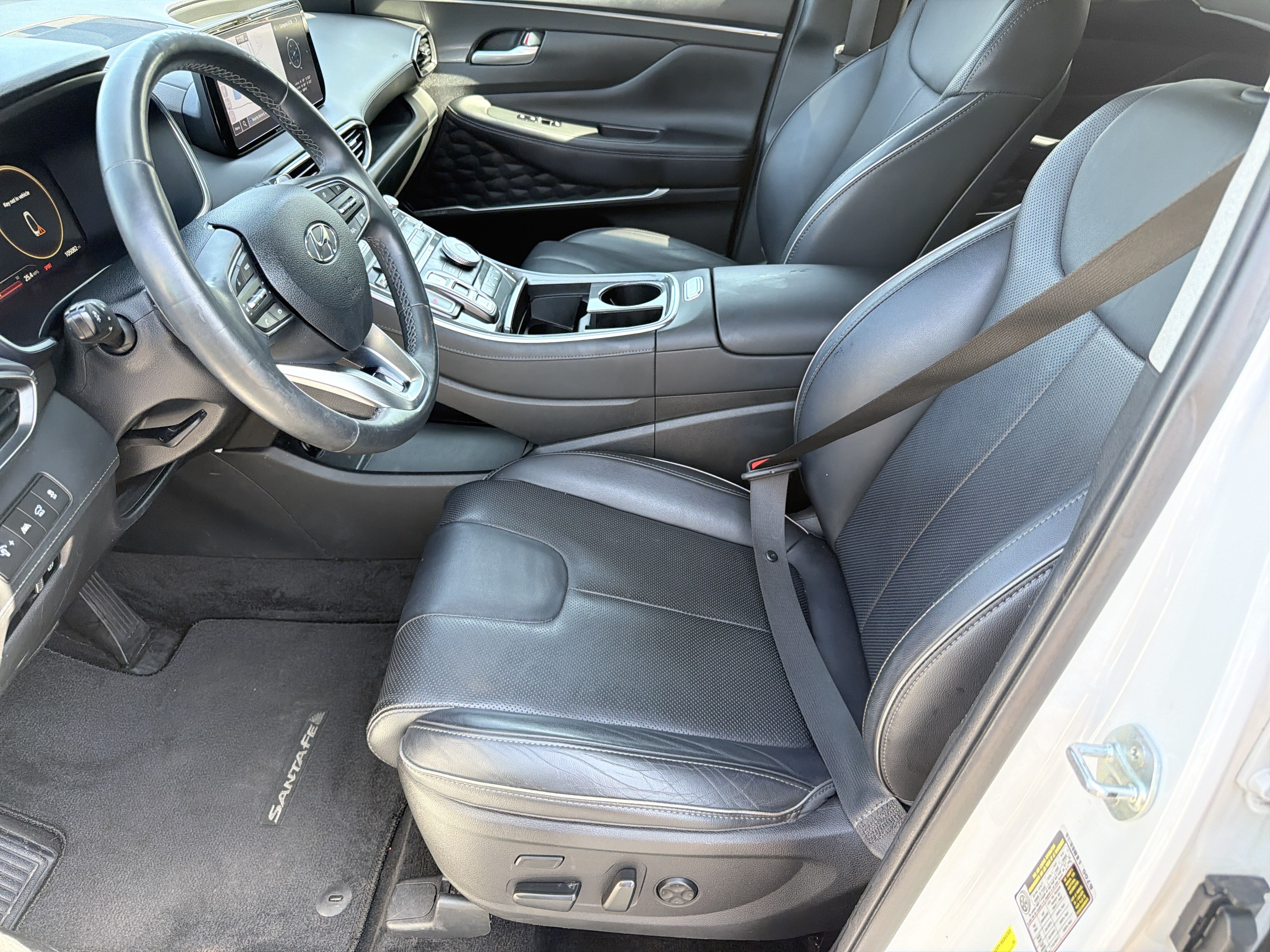 Used 2022 Hyundai Santa Fe Limited w/ Cargo Package FWD image 2