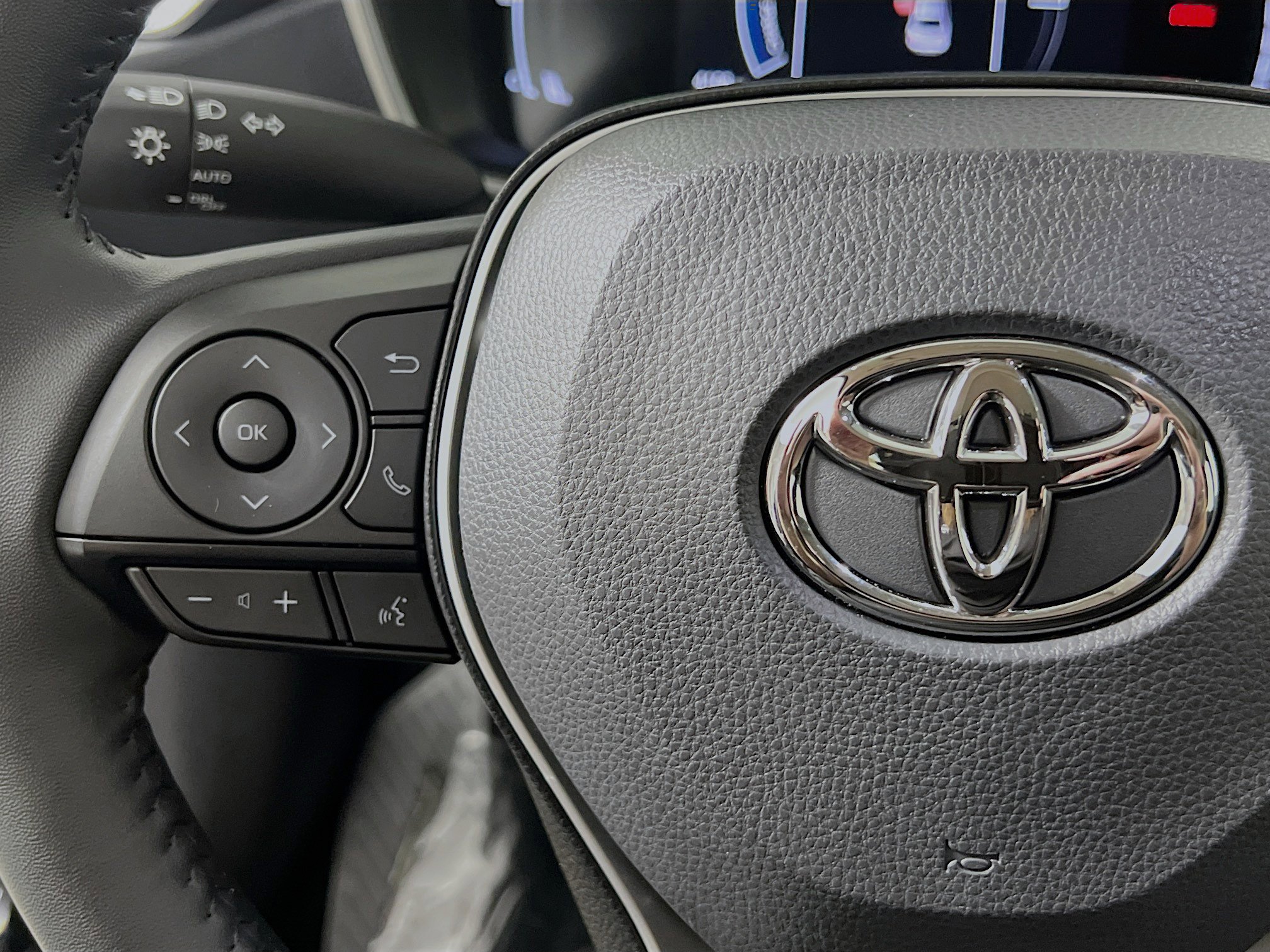 Used 2025 Toyota Corolla XLE image 19