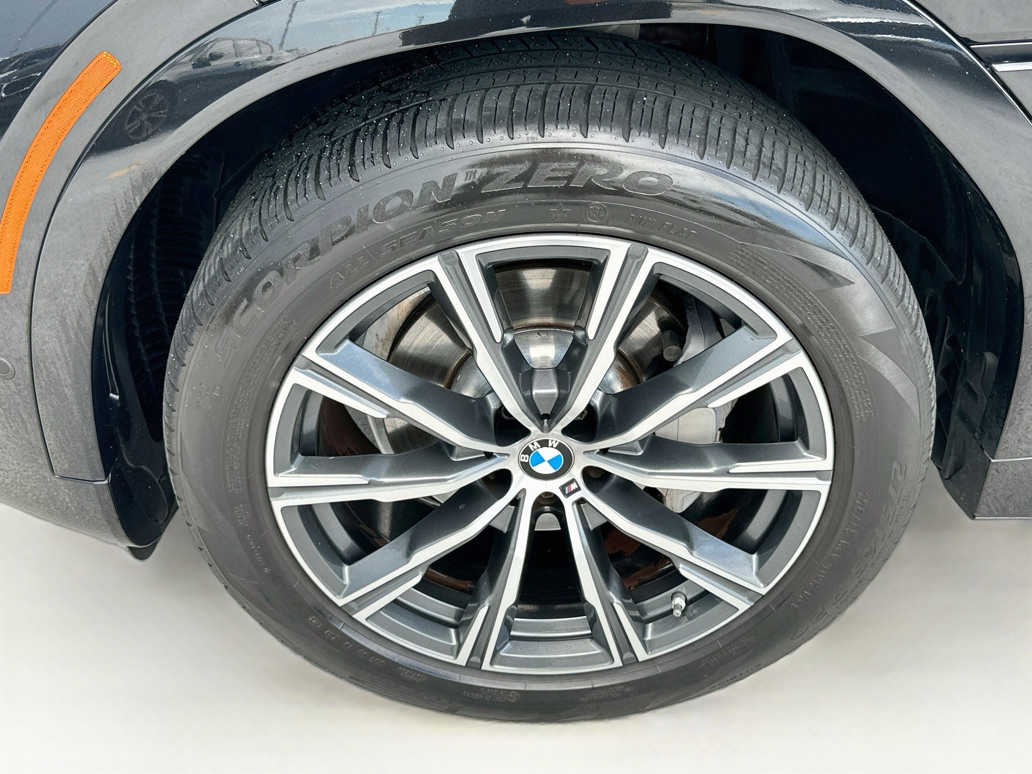 Used 2023 BMW X6 xDrive40i w/ M Sport Package AWD/4WD image 34