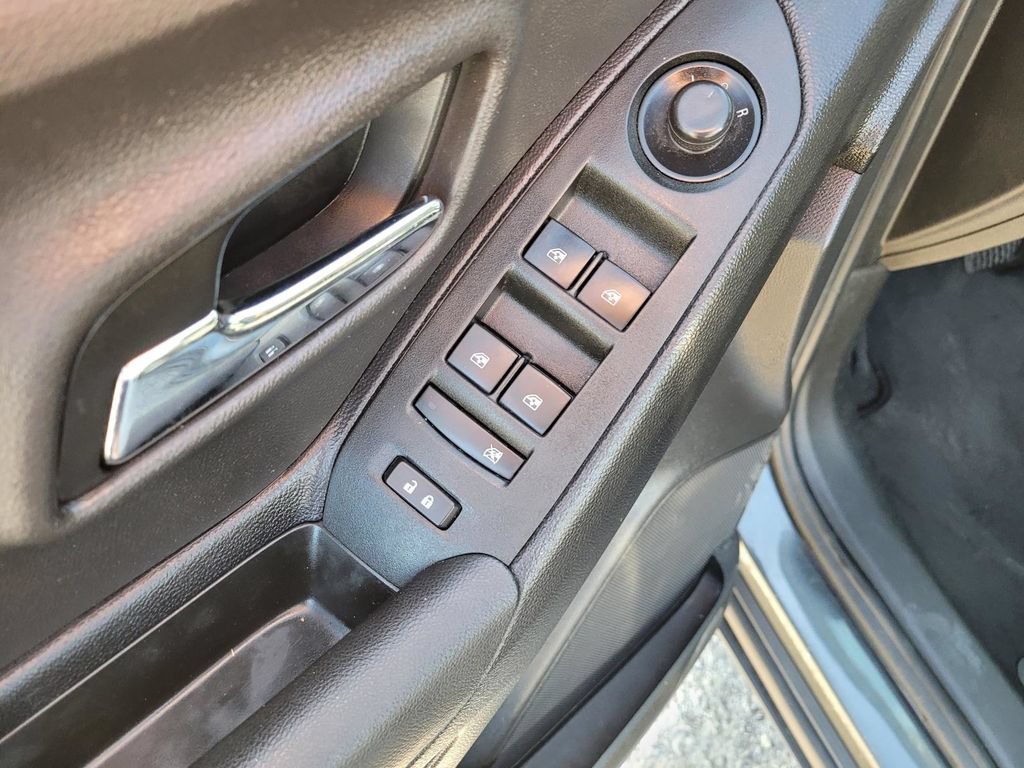 Used 2019 Chevrolet Trax LT w/ LT Convenience Package FWD image 19