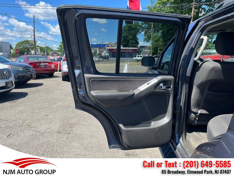 Used 2010 Nissan Pathfinder SE AWD/4WD image 29