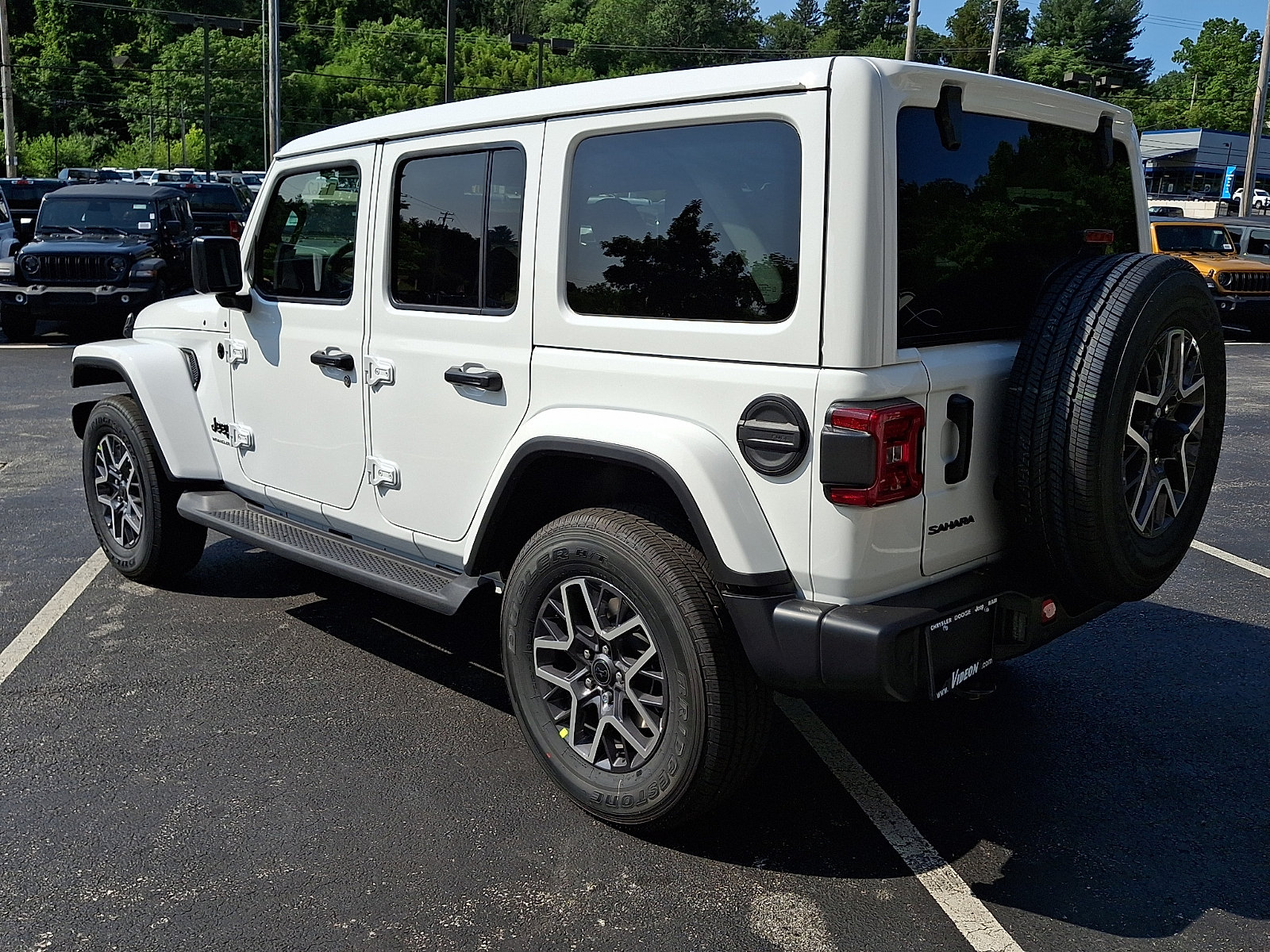New 2026 Jeep Wrangler Unlimited Sahara AWD/4WD image 4
