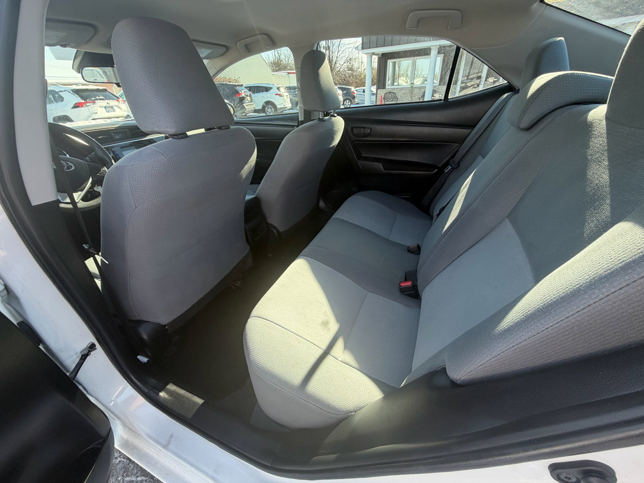 Used 2018 Toyota Corolla L image 9