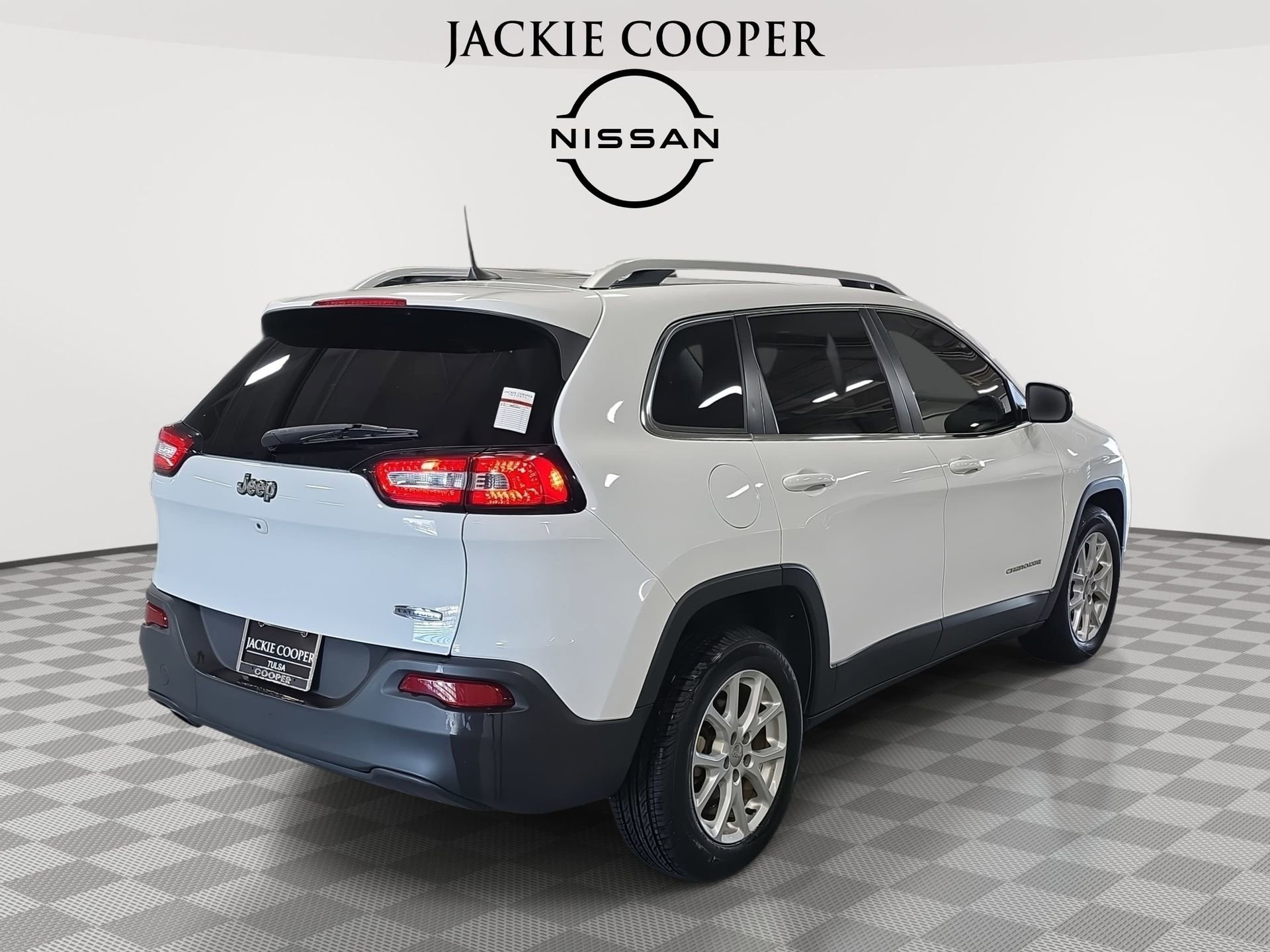 Used 2017 Jeep Cherokee Latitude w/ Cold Weather Group image 5