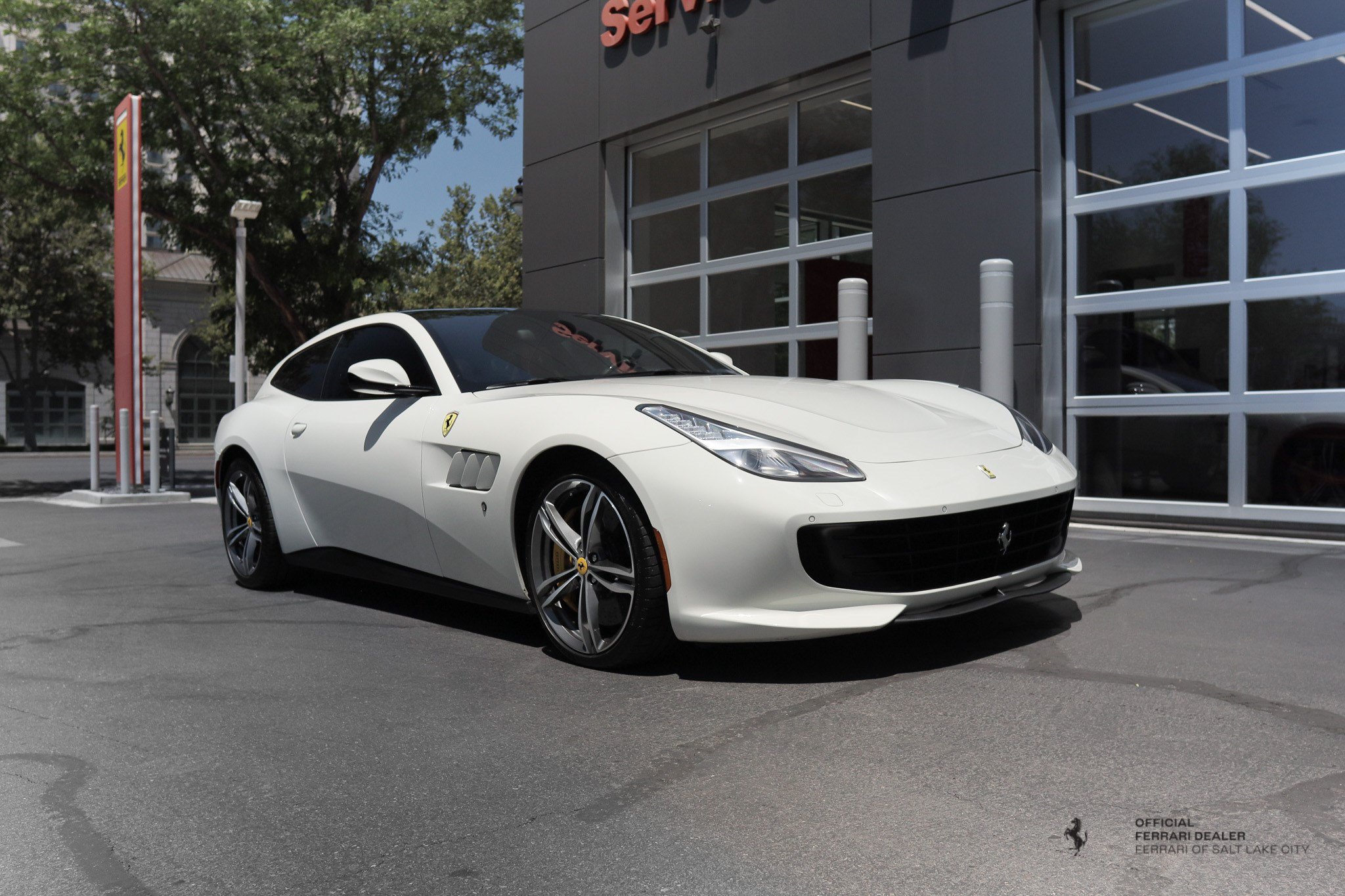 Certified 2018 Ferrari GTC4Lusso AWD/4WD image 8