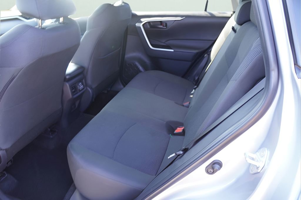 Used 2025 Toyota RAV4 LE AWD/4WD image 10