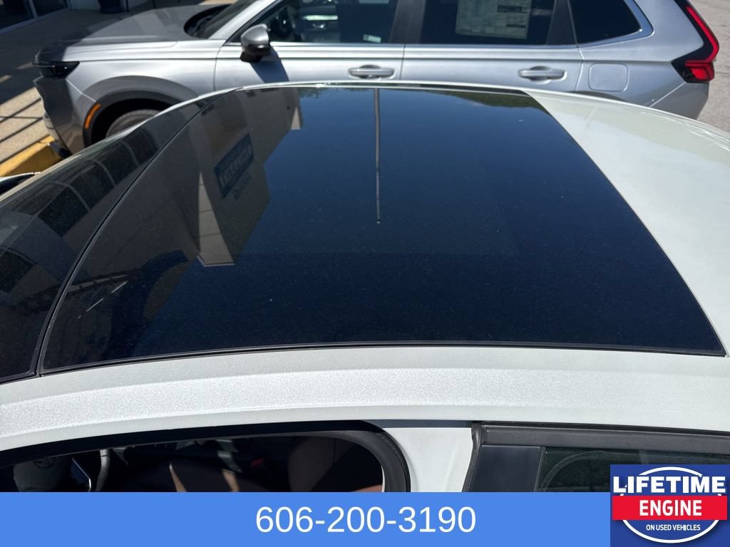 Used 2025 Volkswagen Jetta SEL FWD image 16