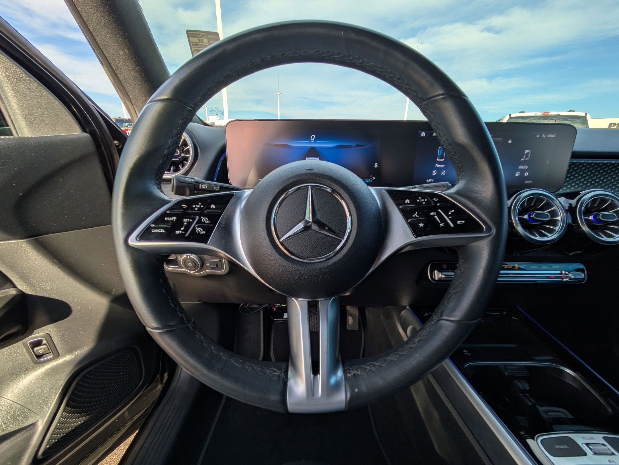 Used 2024 Mercedes-Benz GLB 250 image 17