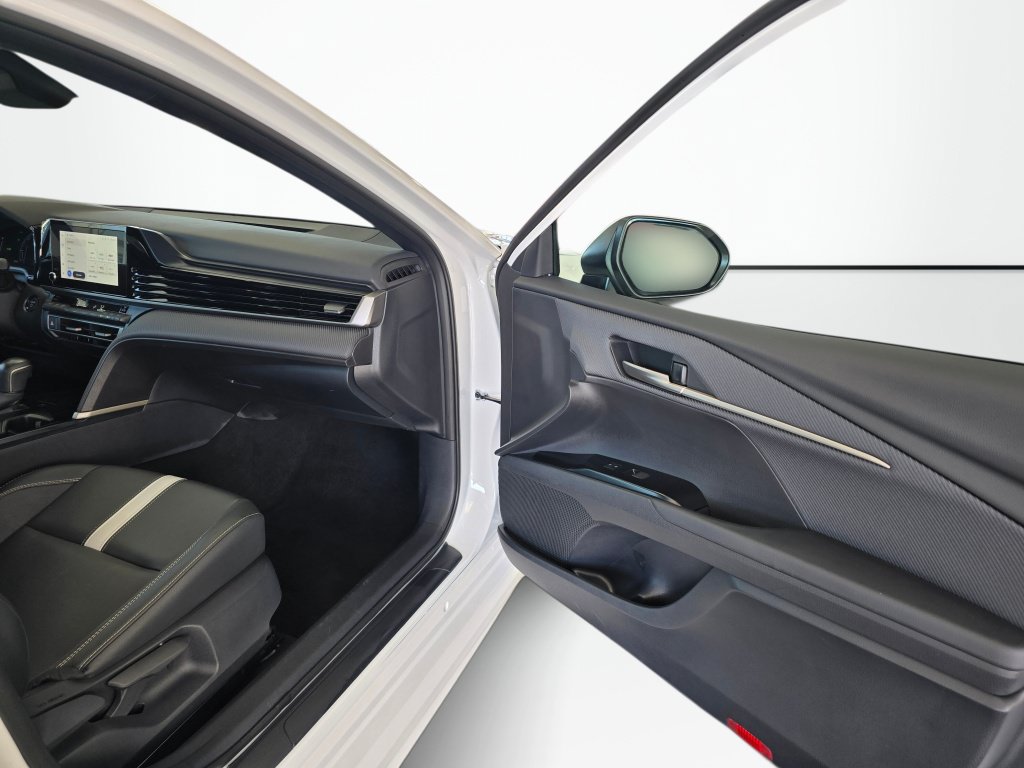 Used 2025 Toyota Camry SE FWD image 39