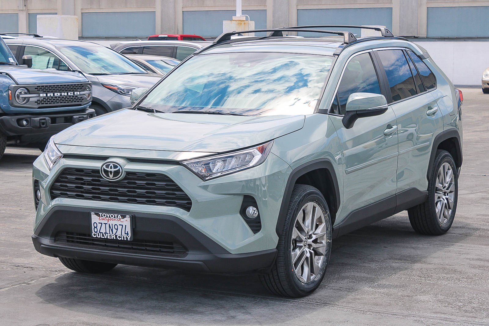 Certified 2021 Toyota RAV4 XLE Premium FWD image 5
