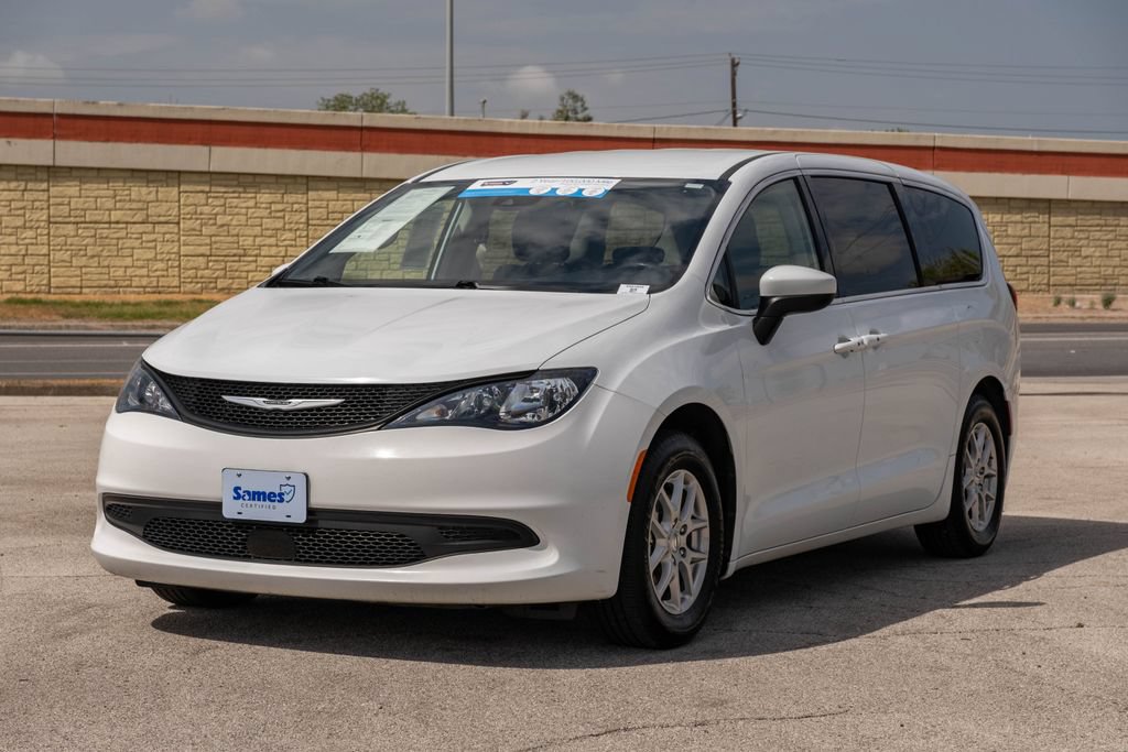 Used 2023 Chrysler Voyager LX FWD image 4