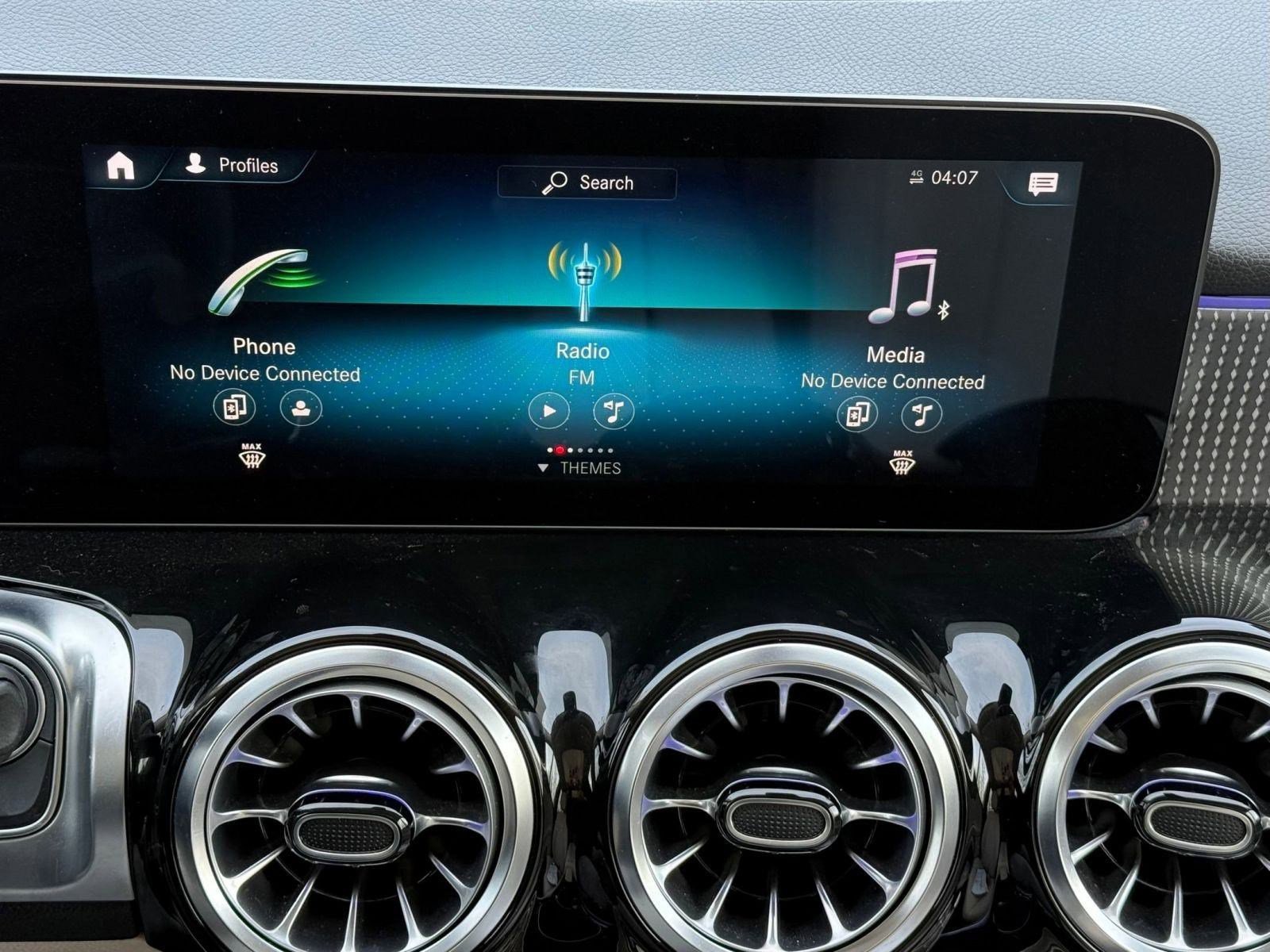 Used 2022 Mercedes-Benz GLB 250 w/ Premium Package Lite image 30