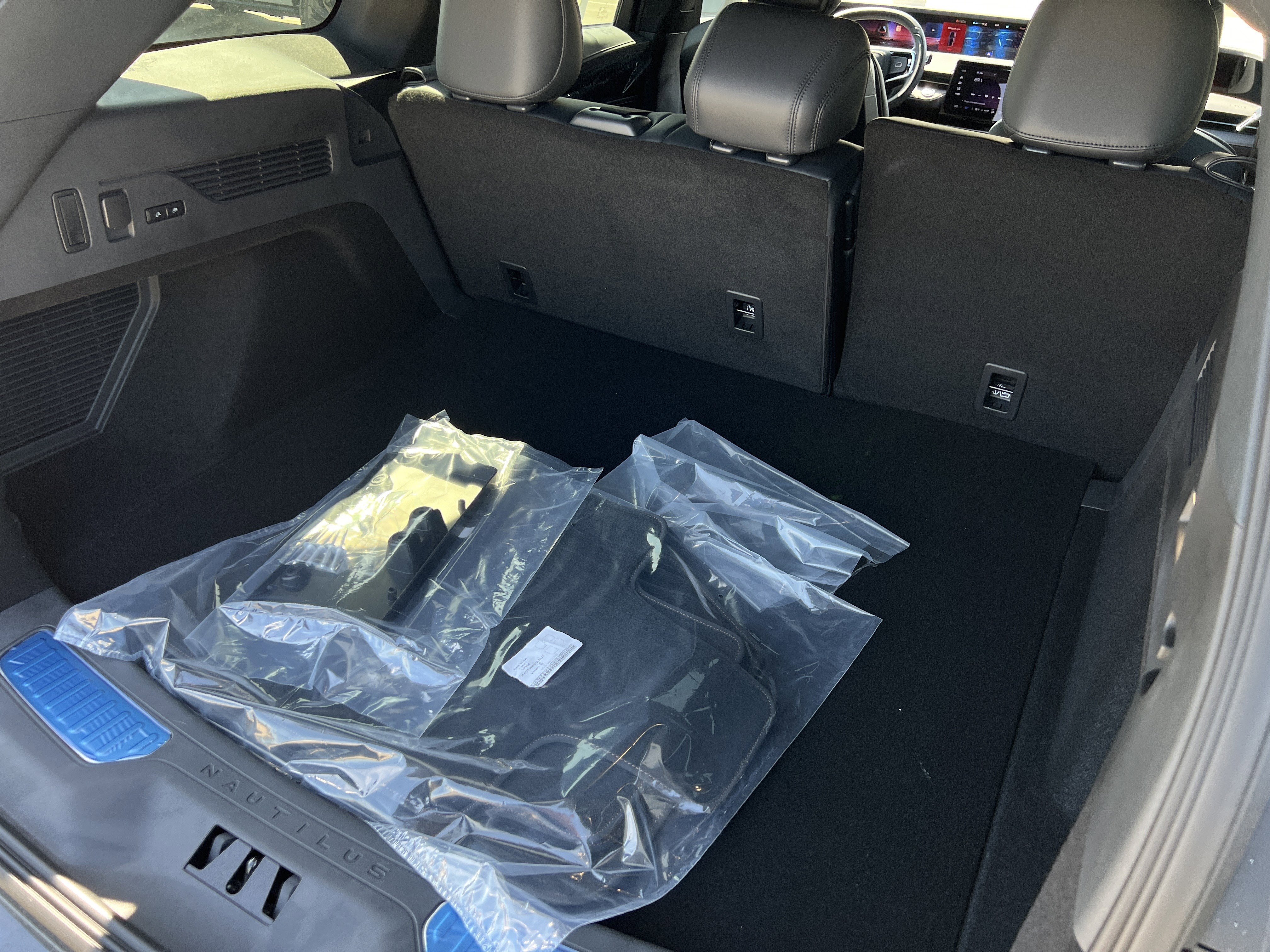 New 2025 Lincoln Nautilus Reserve w/ Jet Appearance Package image 31