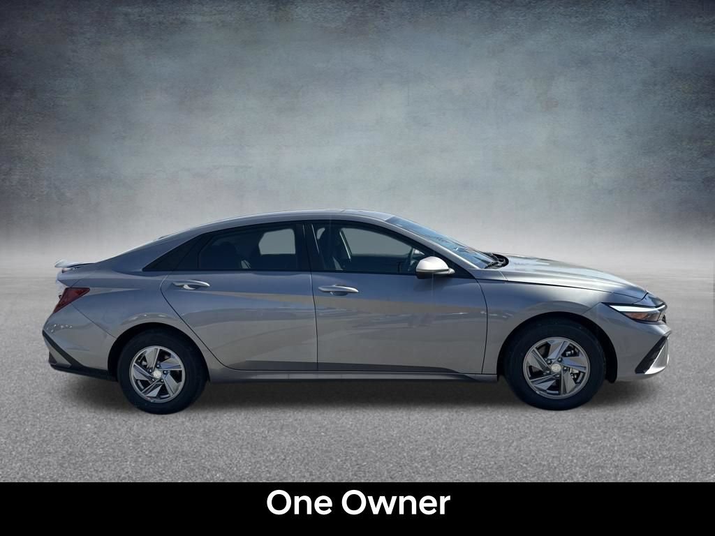 Used 2026 Hyundai Elantra SE FWD image 7