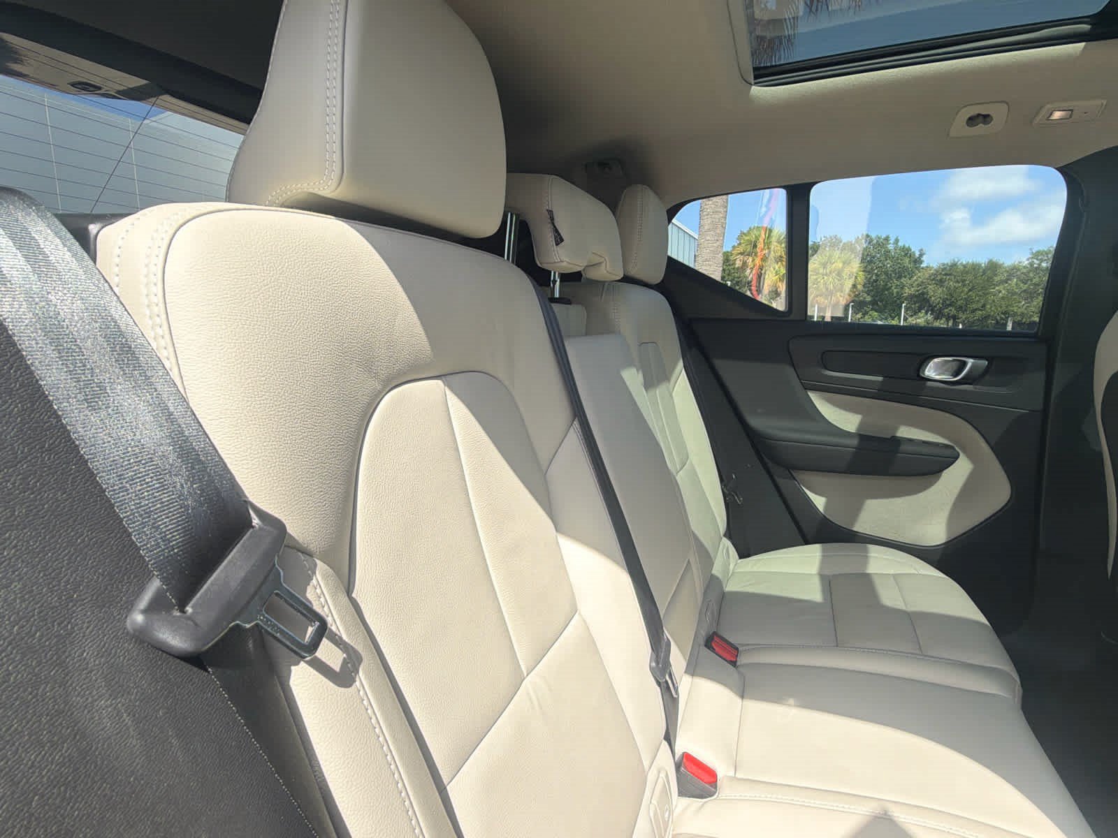 Certified 2023 Volvo XC40 B4 Plus w/ Protection Package Premier FWD image 26