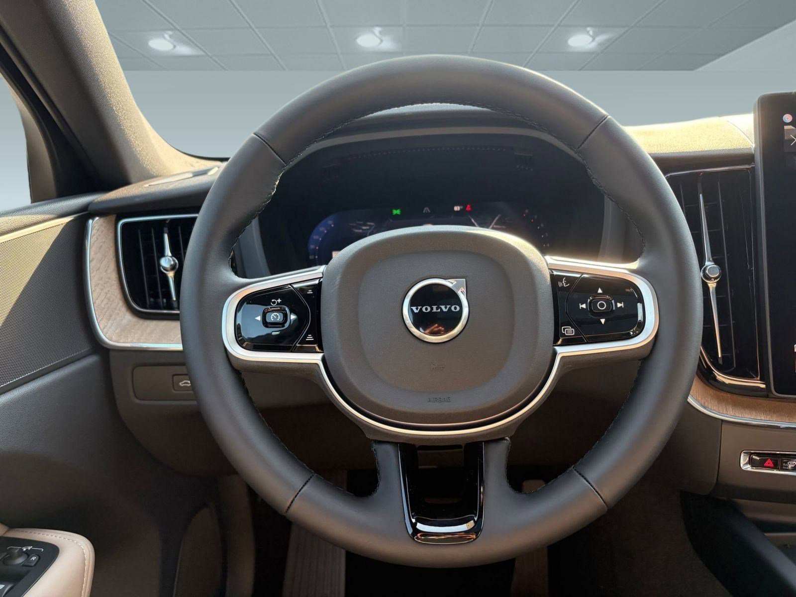 New 2026 Volvo XC60 B5 Plus w/ Climate Package image 17