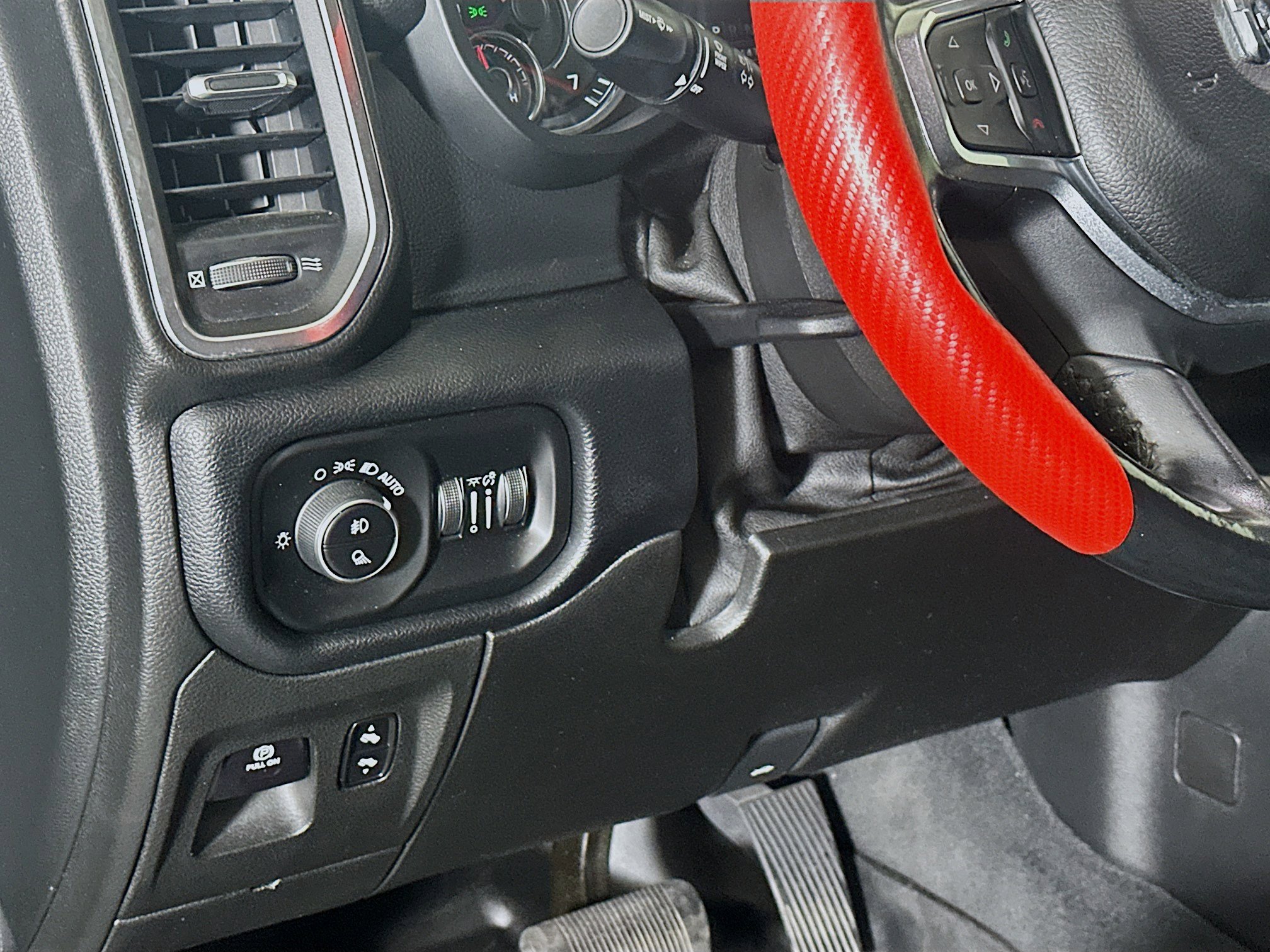 Used 2019 RAM 1500 Laramie RWD image 17