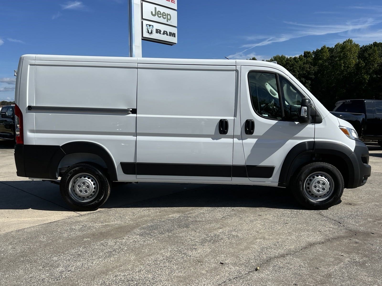 Used 2024 RAM ProMaster 1500 w/ Convenience Group image 9